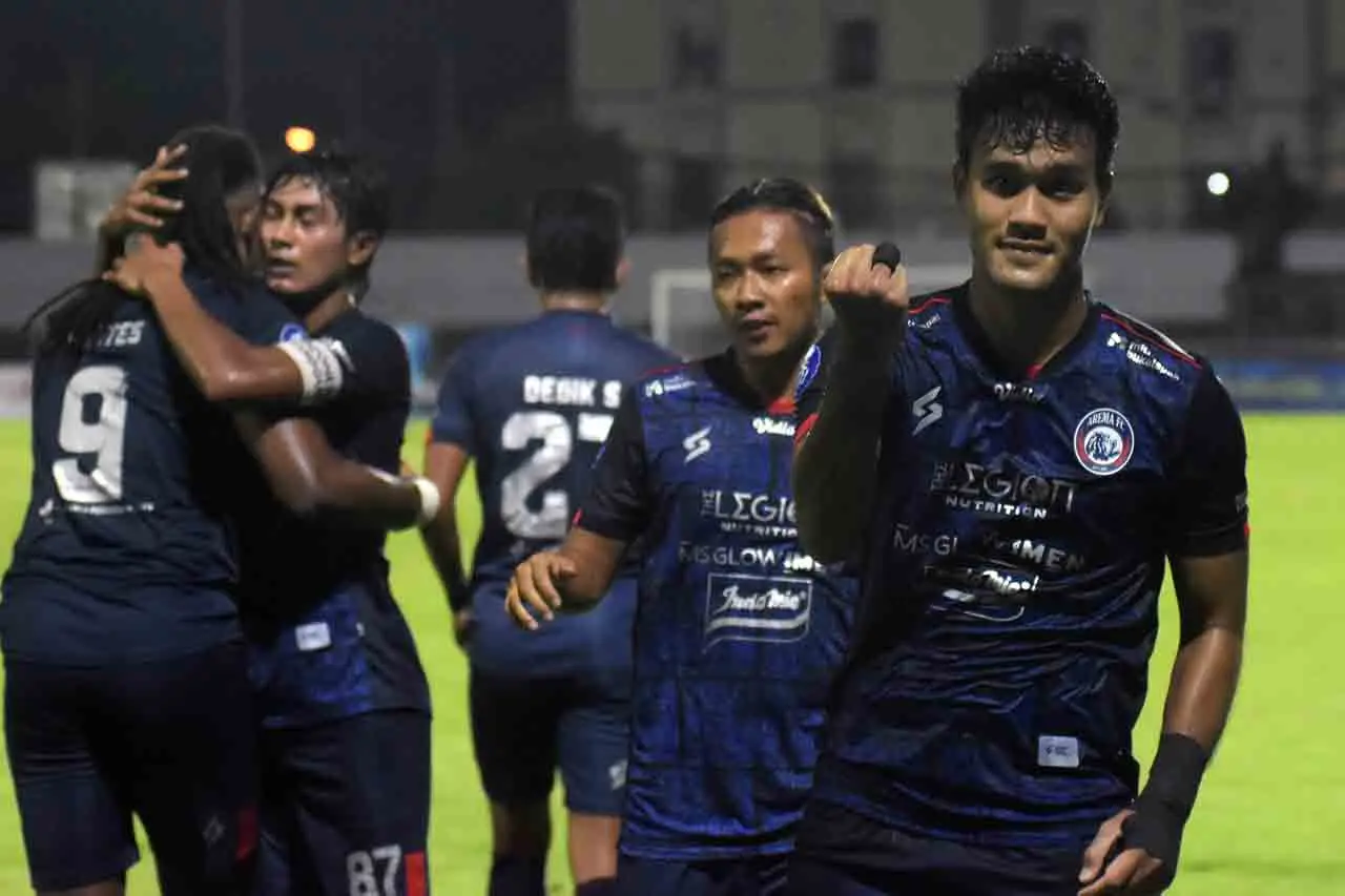 Arema FC Bungkam Barito...