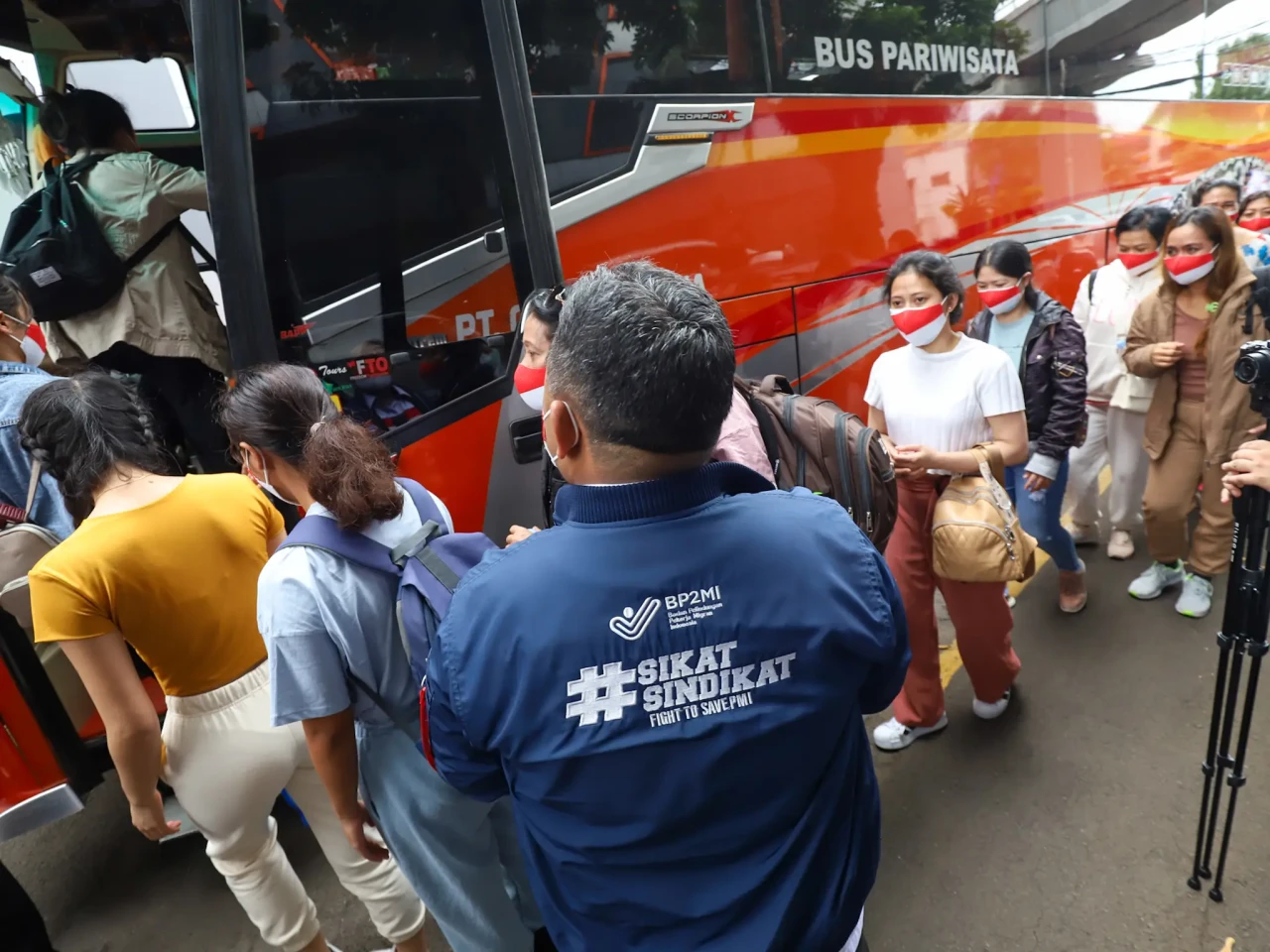 BP2MI Pulangkan Pekerja...