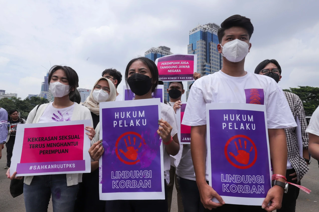 Aksi Peringati Hari...