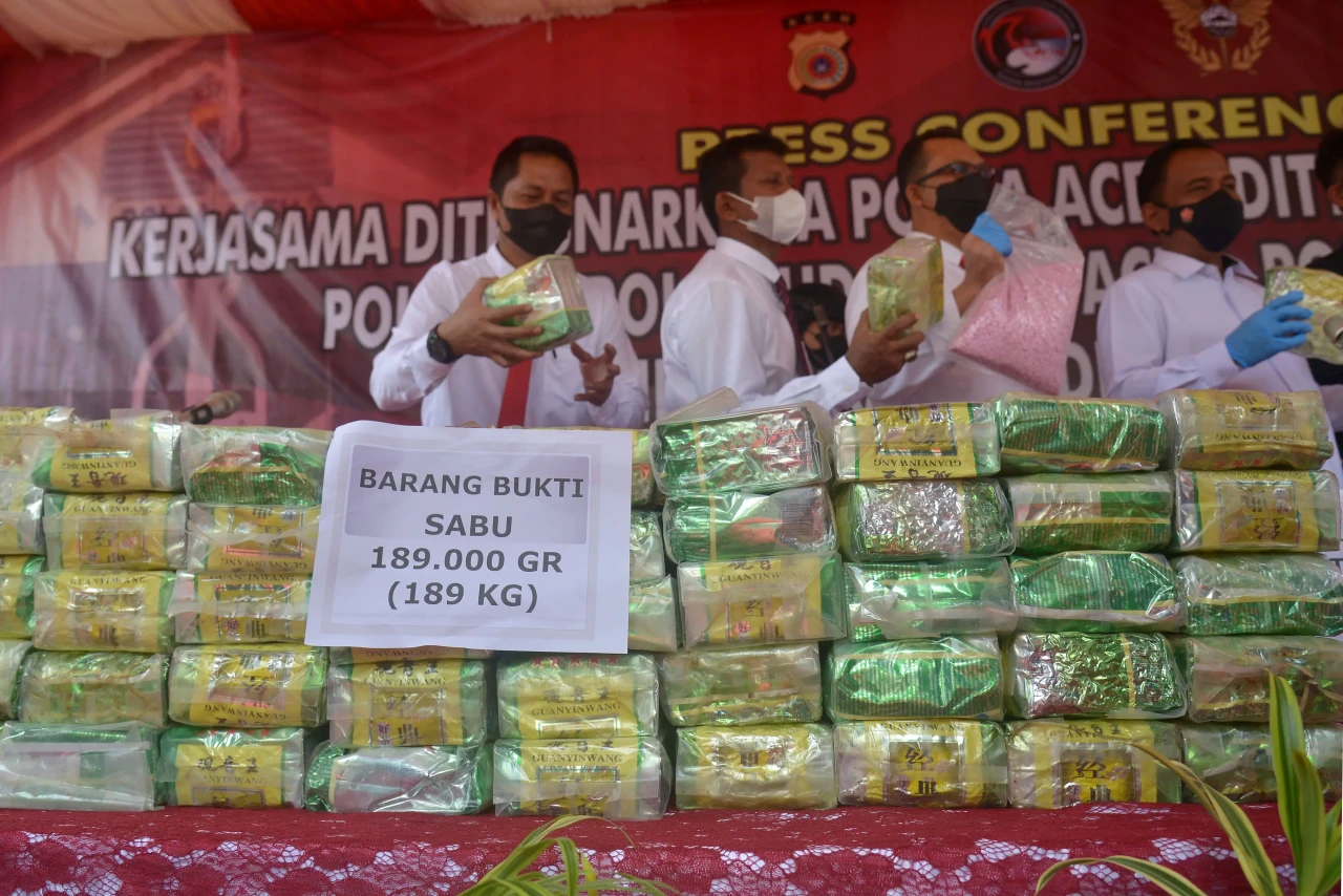 Penyelundupan Ratusan...
