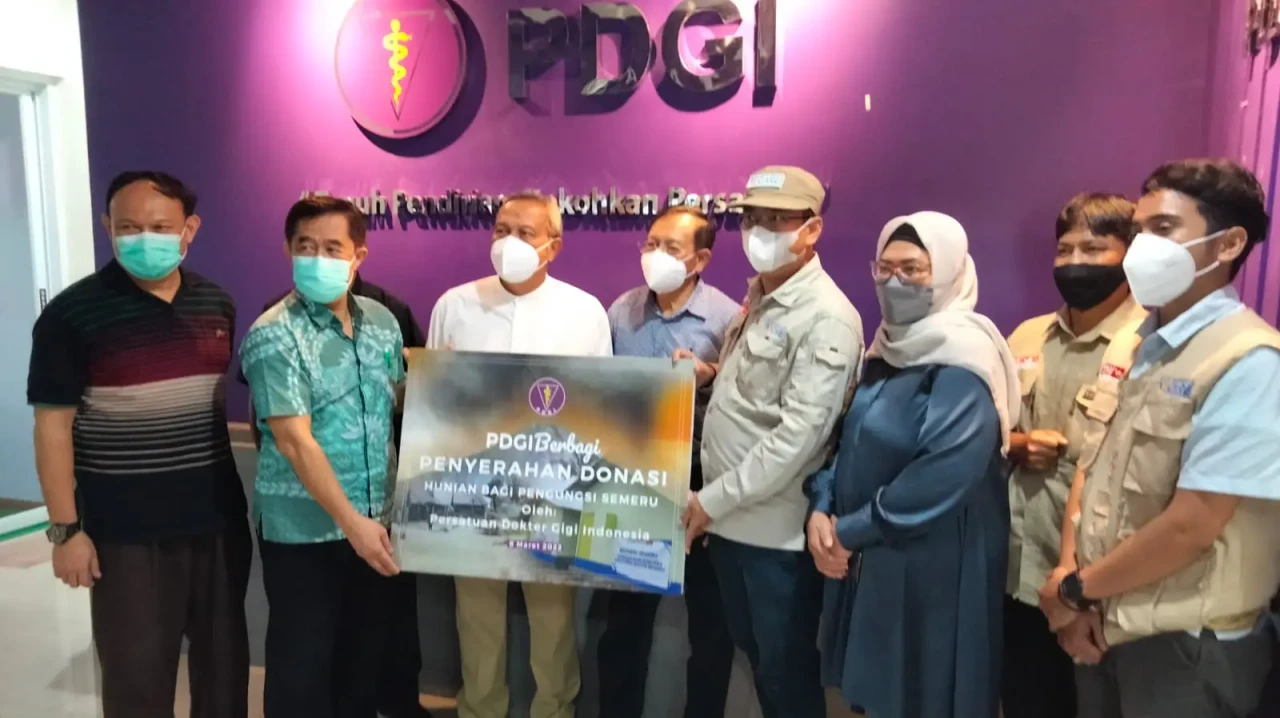 Bantu Pengungsi Semeru,...