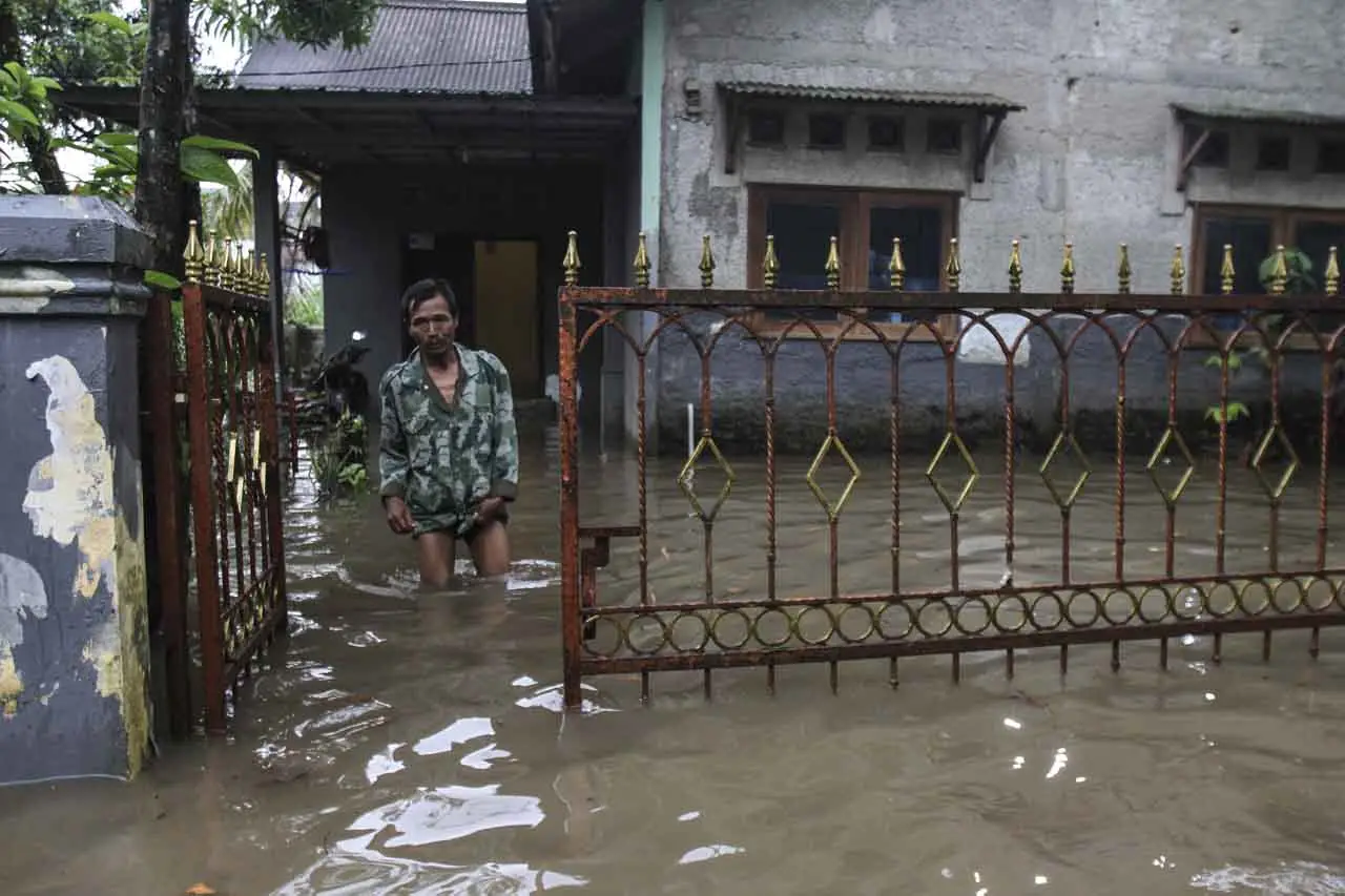 Banjir Rendam Permukiman...