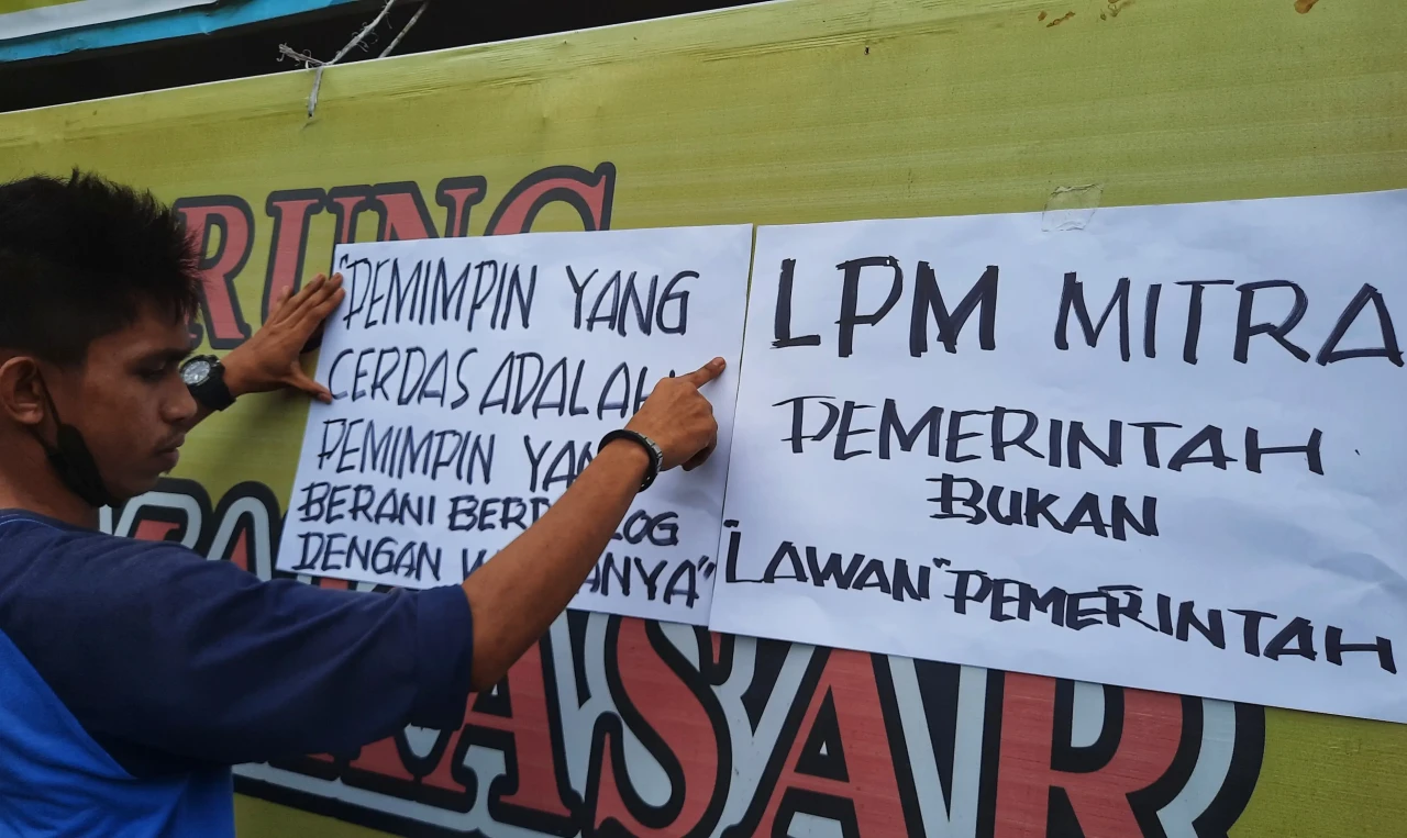 Warga Protes Pengambilalihan...