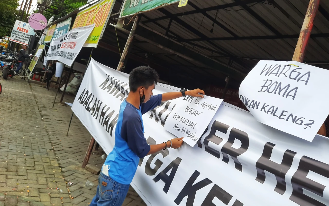 Warga Protes Pengambilalihan...