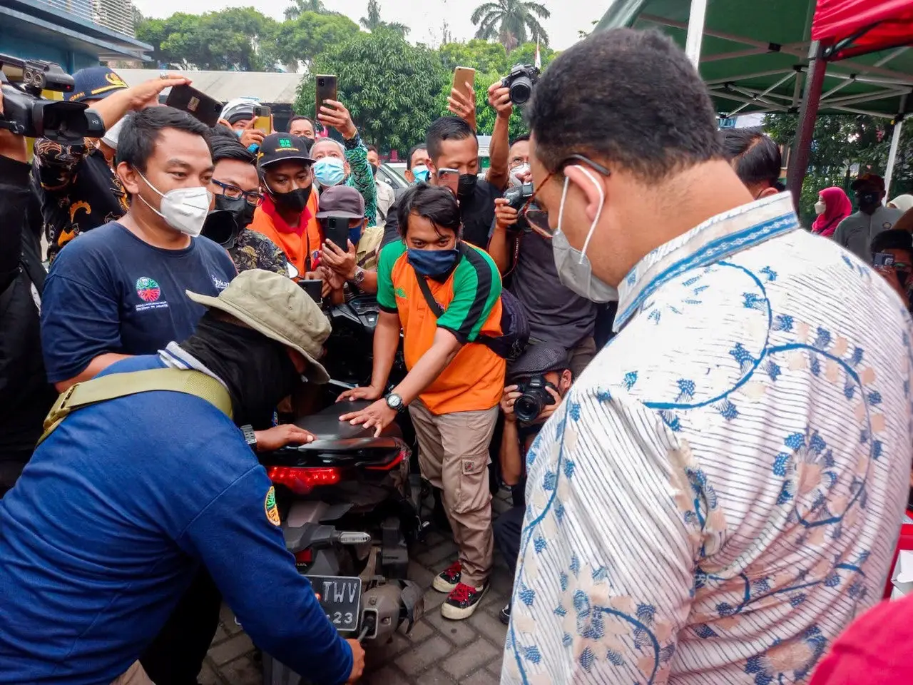 Anies Baswedan Tinjau...