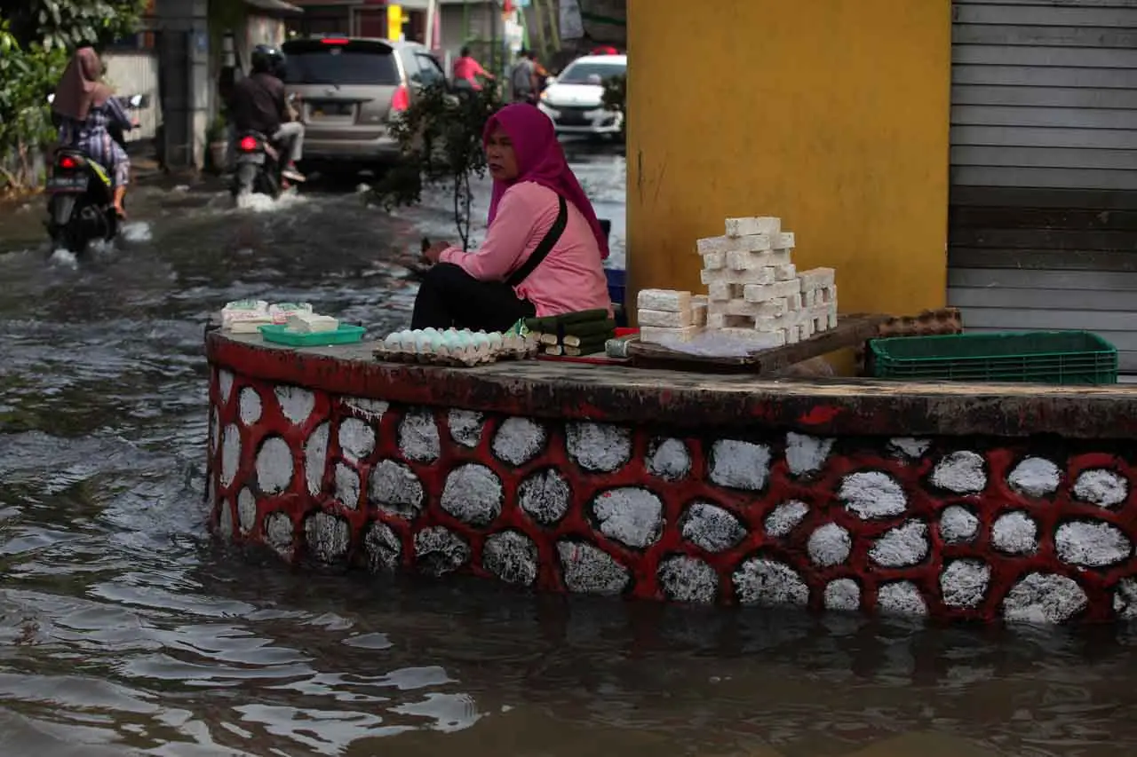 Banjir Rendam Jalan...