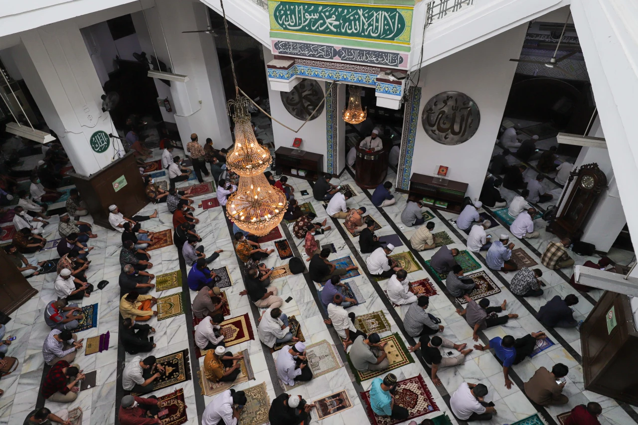 Masjid Cut Meutia Tetap...