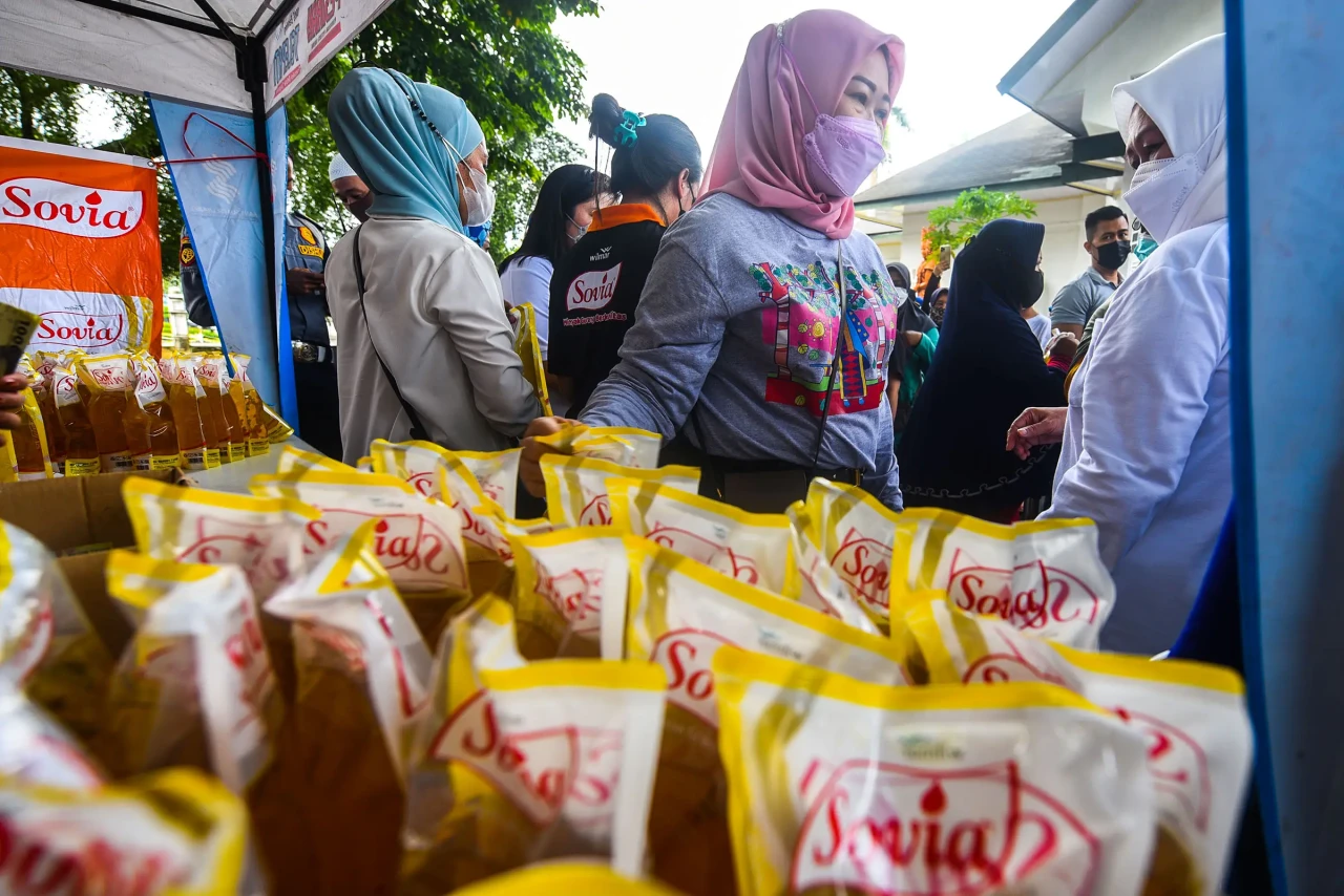 Operasi Pasar Minyak...