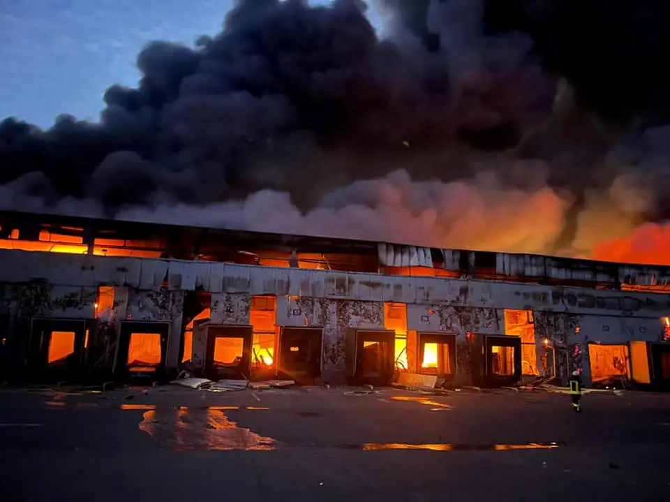 Gudang Penyimpanan Produk...