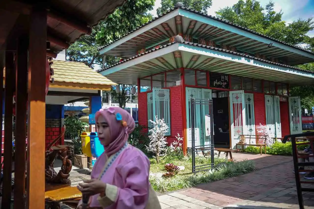 Mengunjungi Kampung...