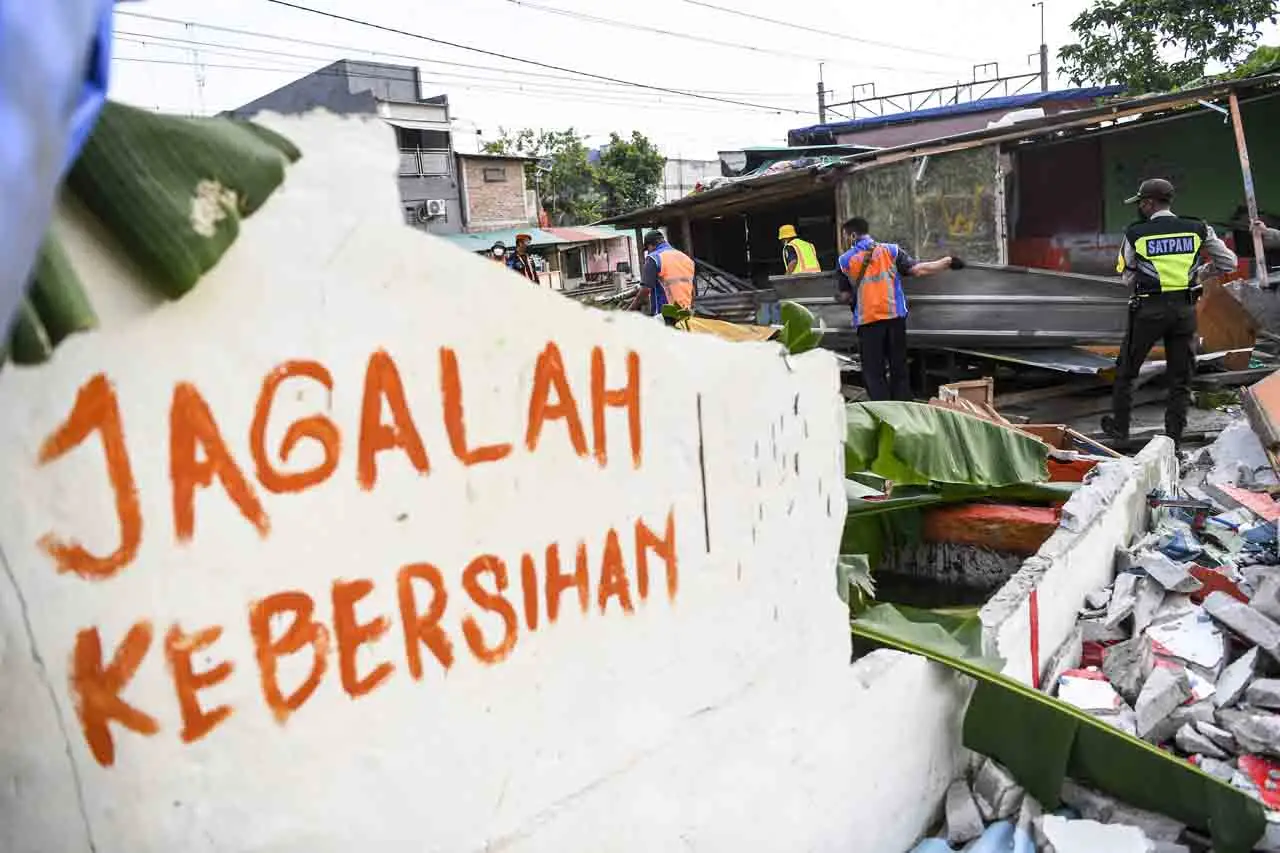 Penertiban Bangunan...
