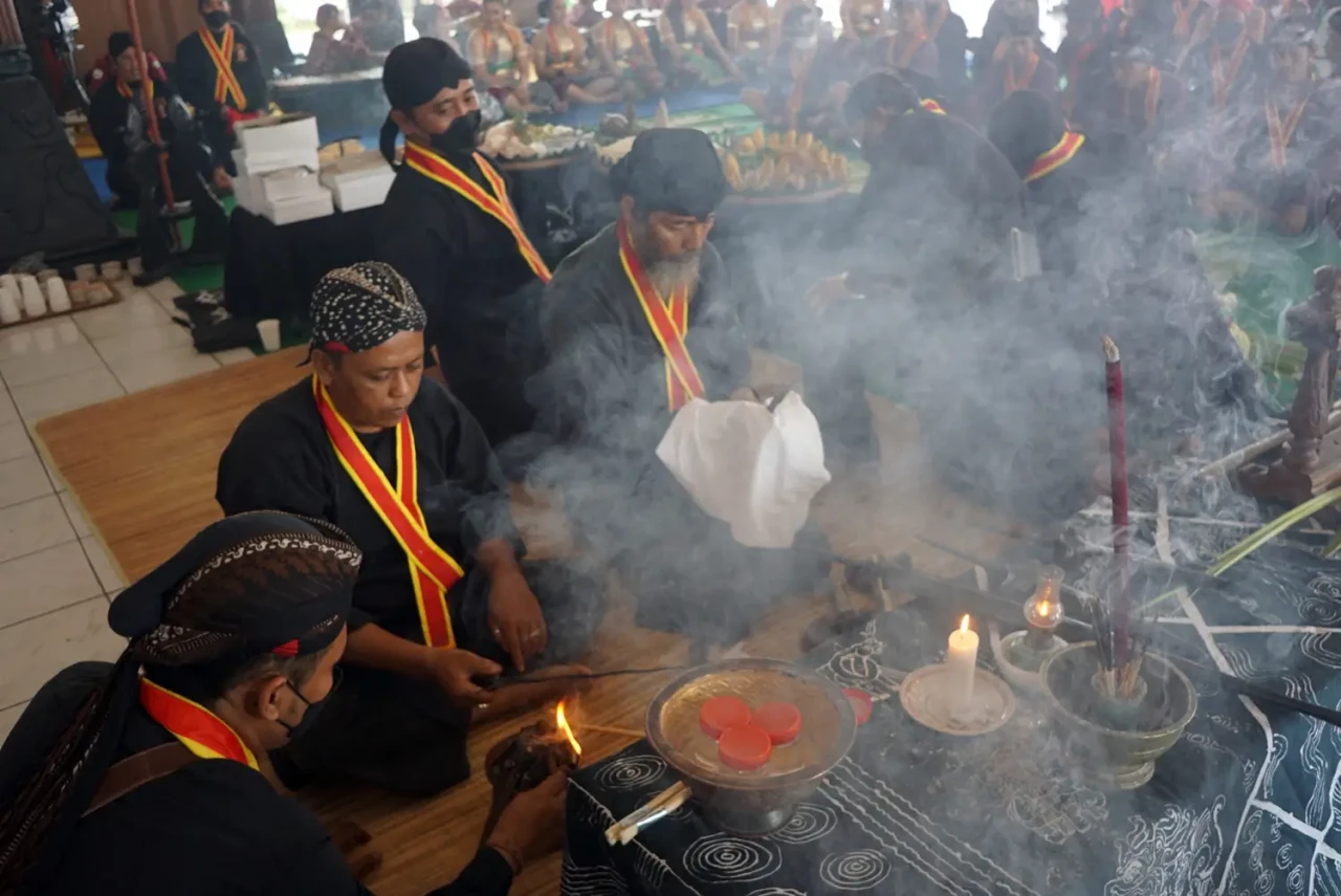 Ritual Jamasan Pusaka...