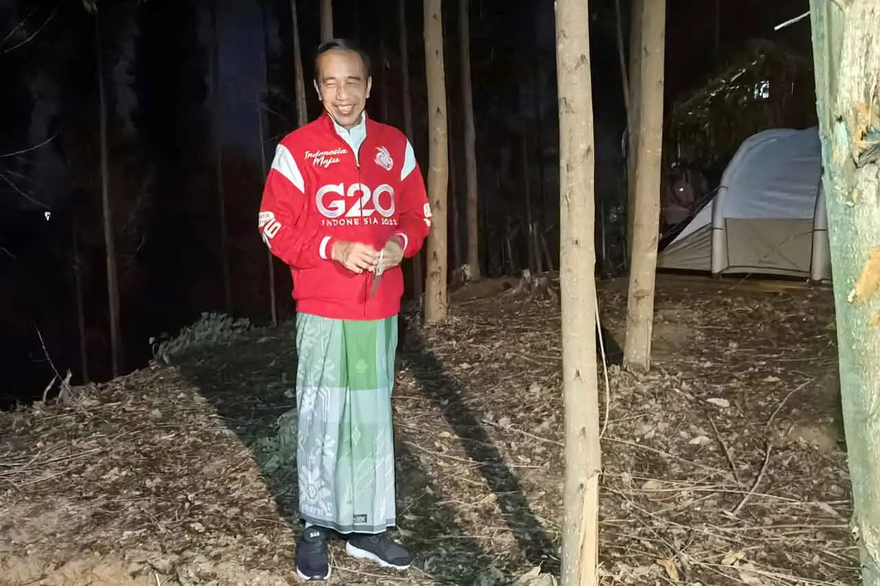 Sarungan-Pakai Sepatu...