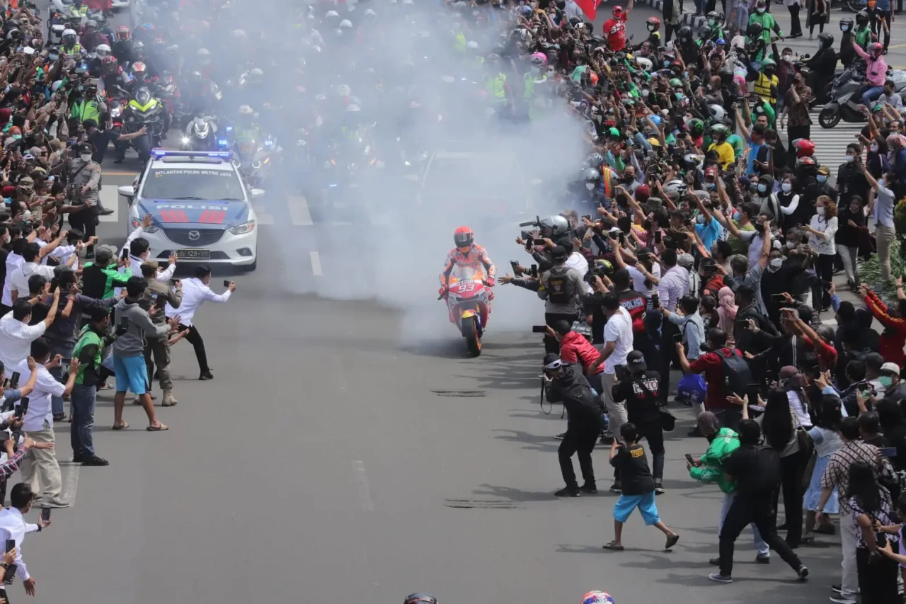 Geber Motor di Depan...
