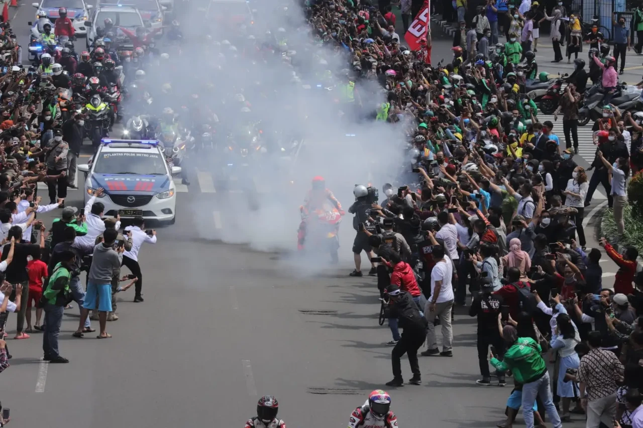 Geber Motor di Depan...