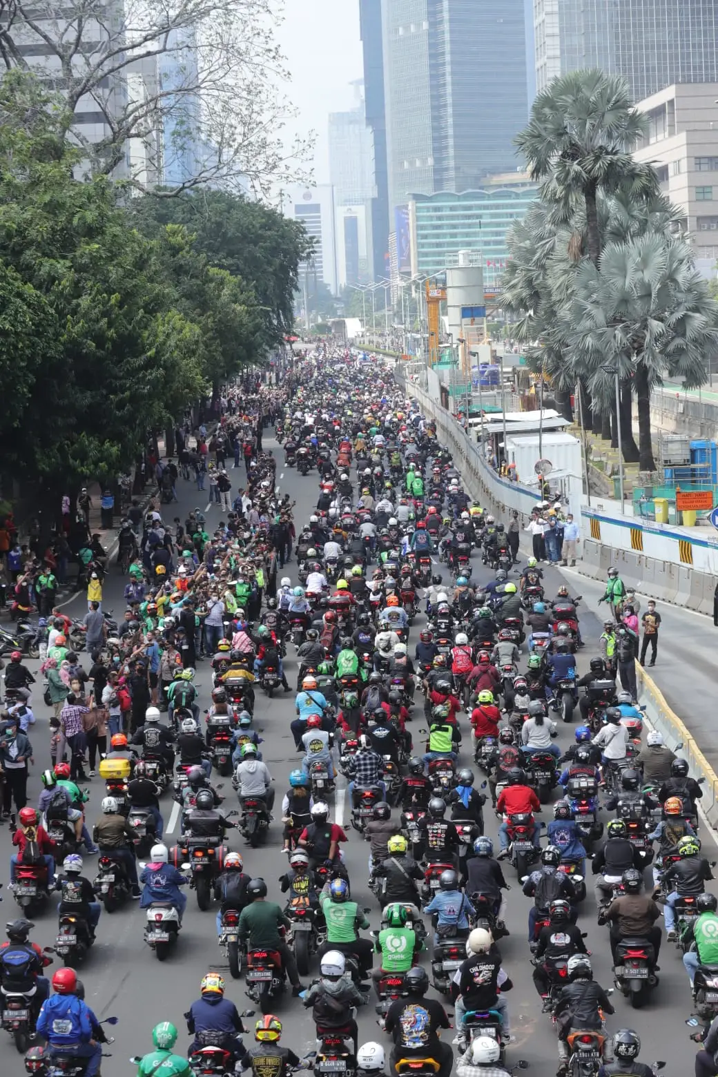 Disambut Warga dan Diiringi...