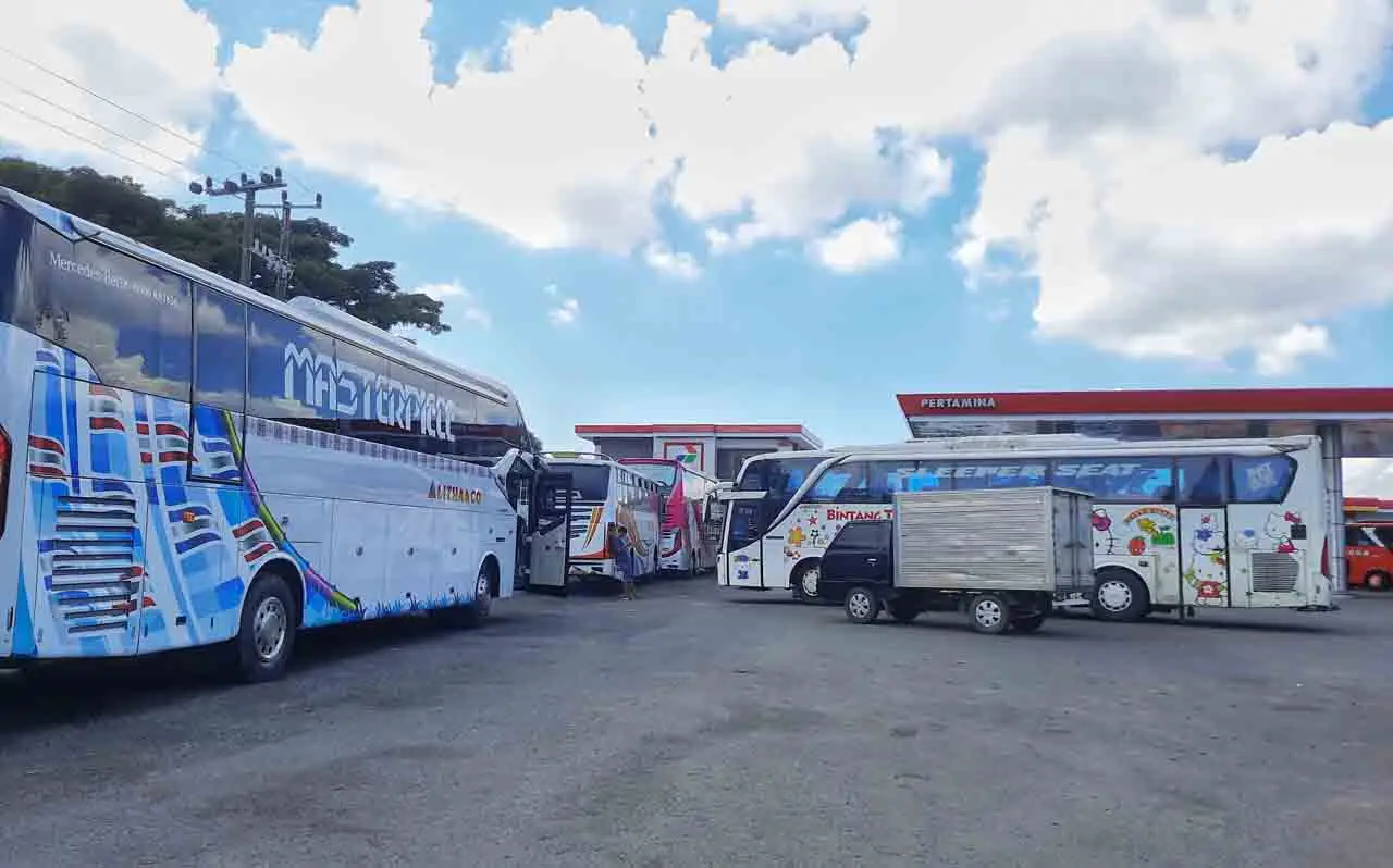 Bus dan Truk di Makassar...