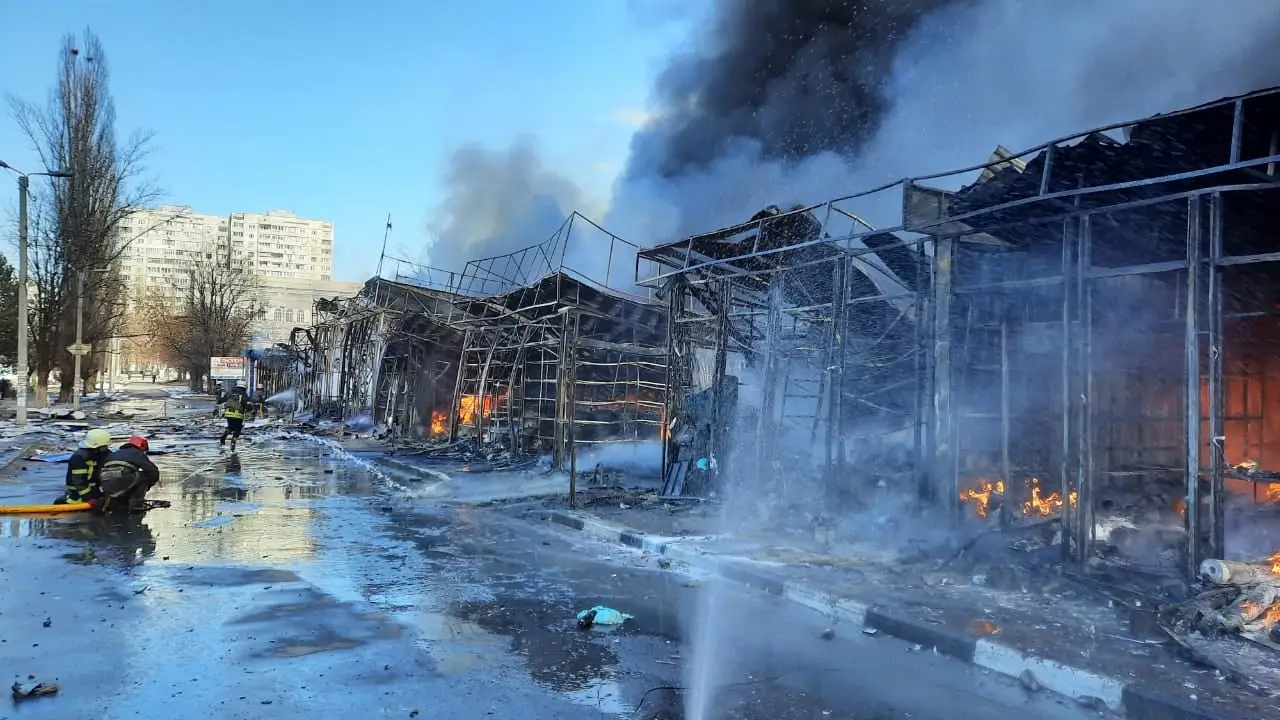Dibombardir Rusia, Pasar...