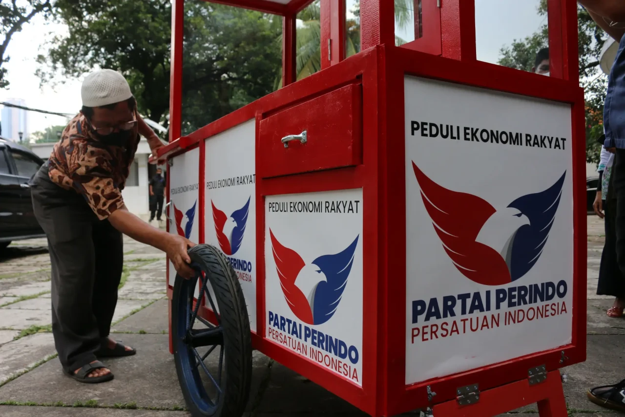 Perindo Berikan Bantuan...
