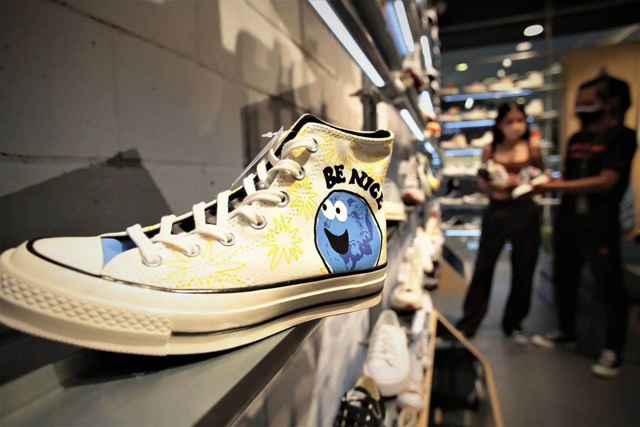 Converse Buka Gerai...