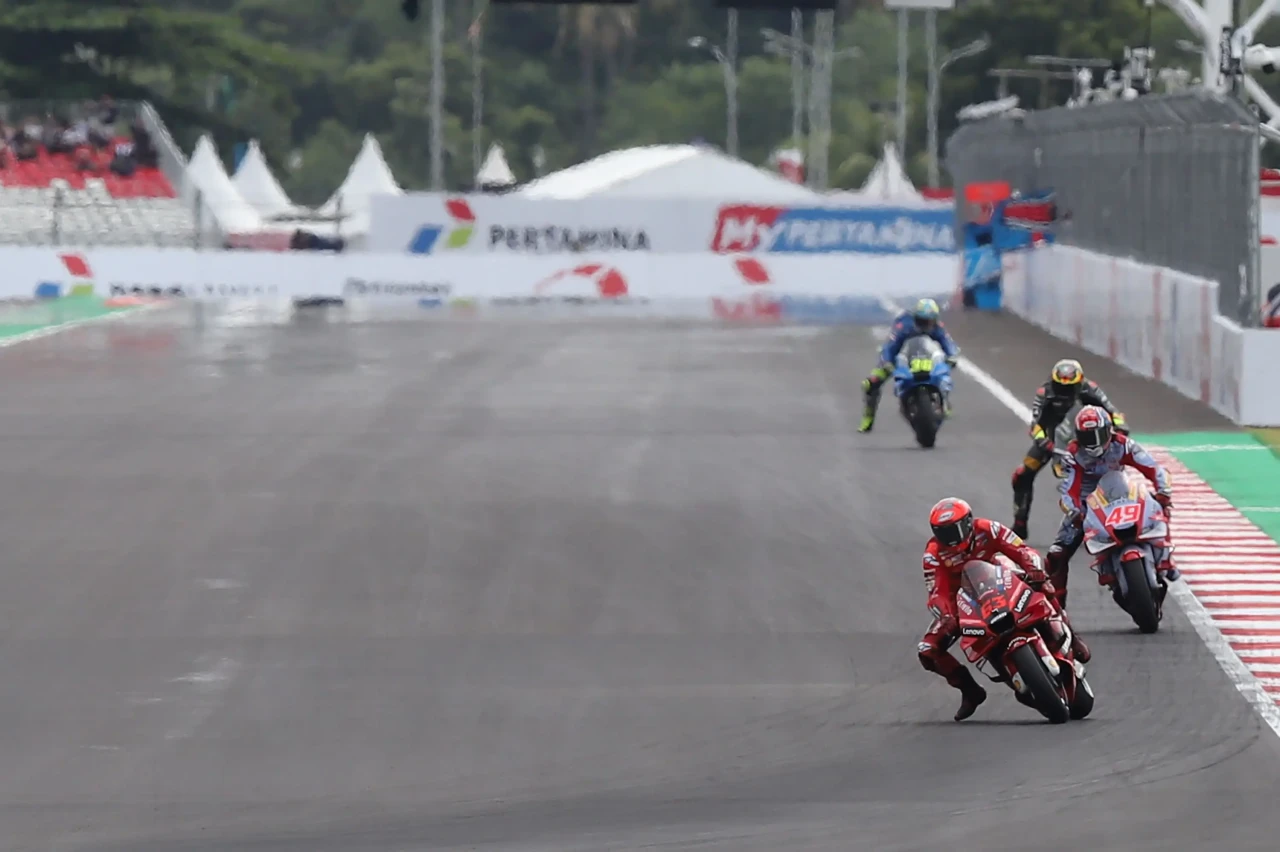 Aksi Pembalap MotoGP...