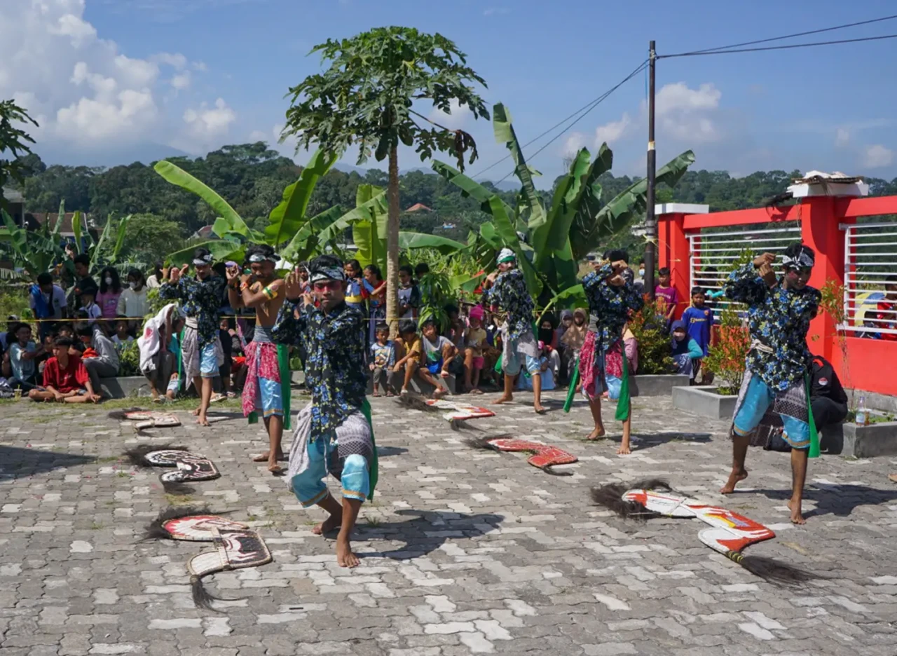 Atraksi Seni Jaran Kepang...