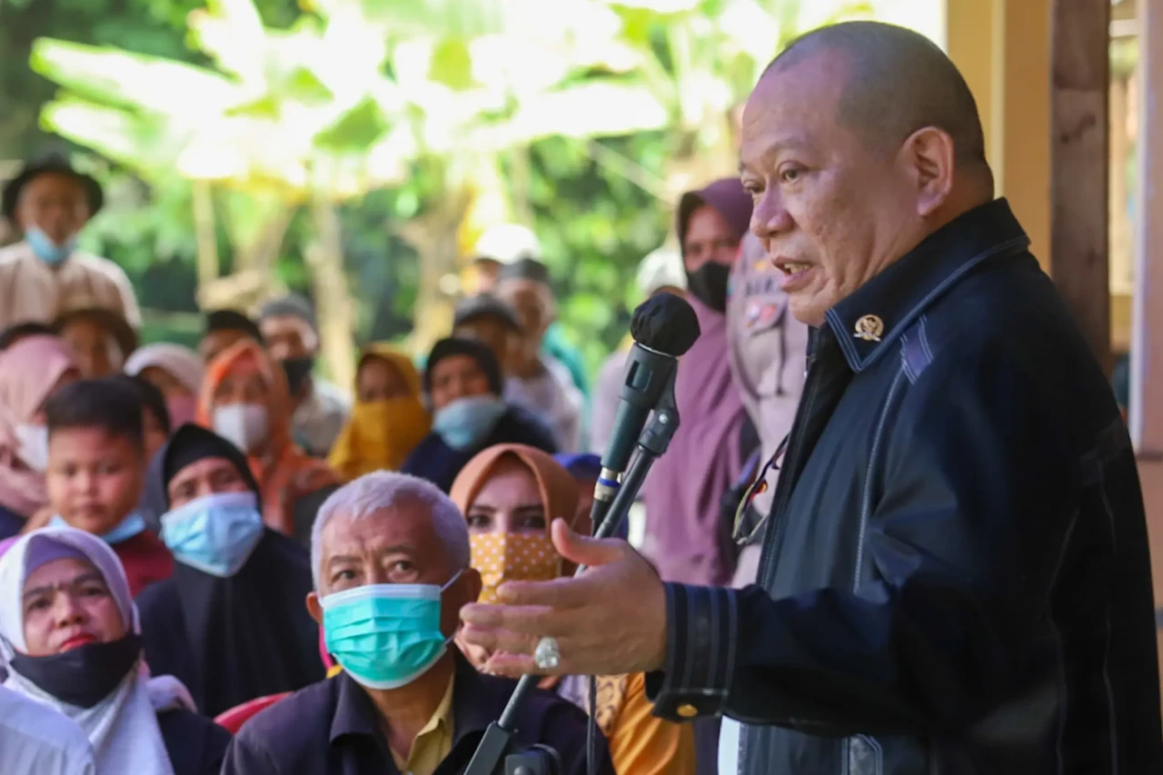 Demi Nama Baik Jokowi,...