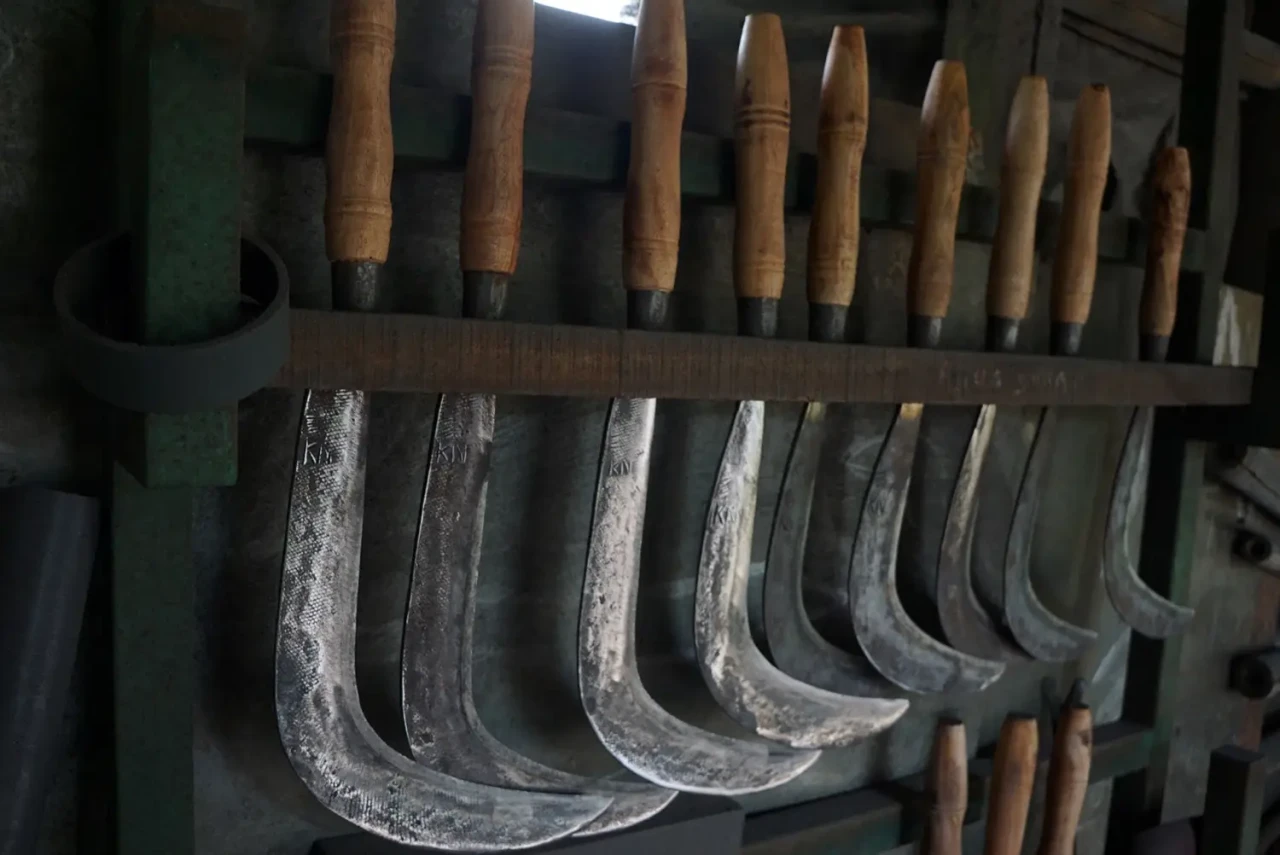 Geliat Pande Besi Tradisional...