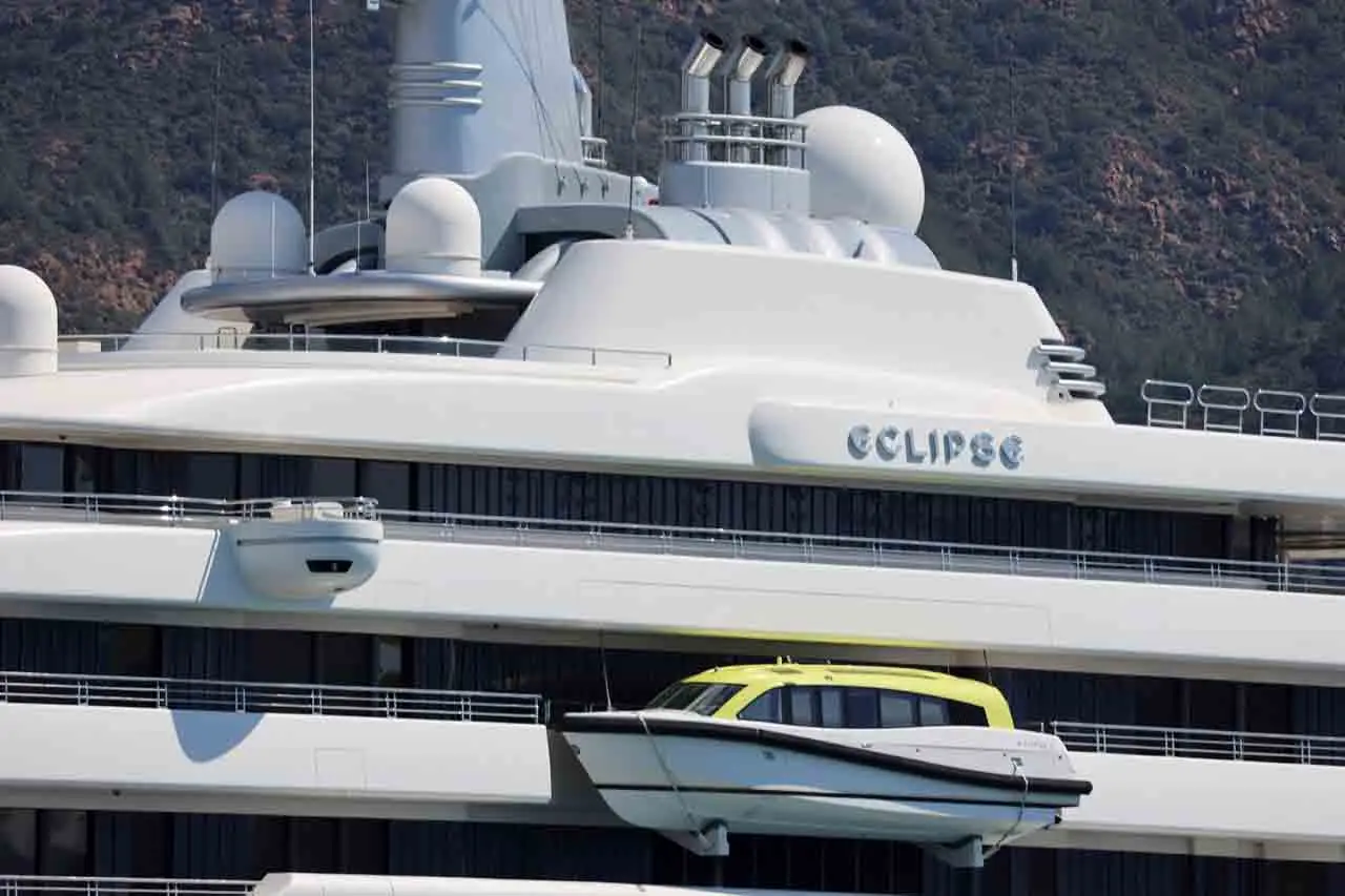 Eclipse, Kapal Super...