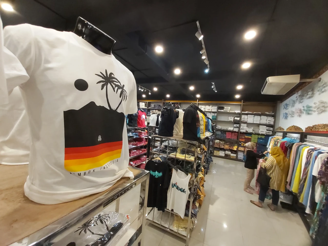 Berburu Oleh-oleh Khas...