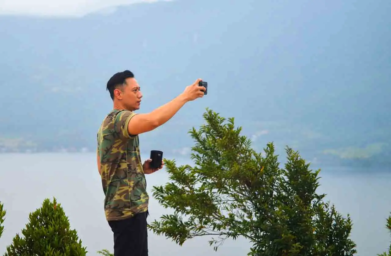 Pakai Kaos Loreng, Intip...