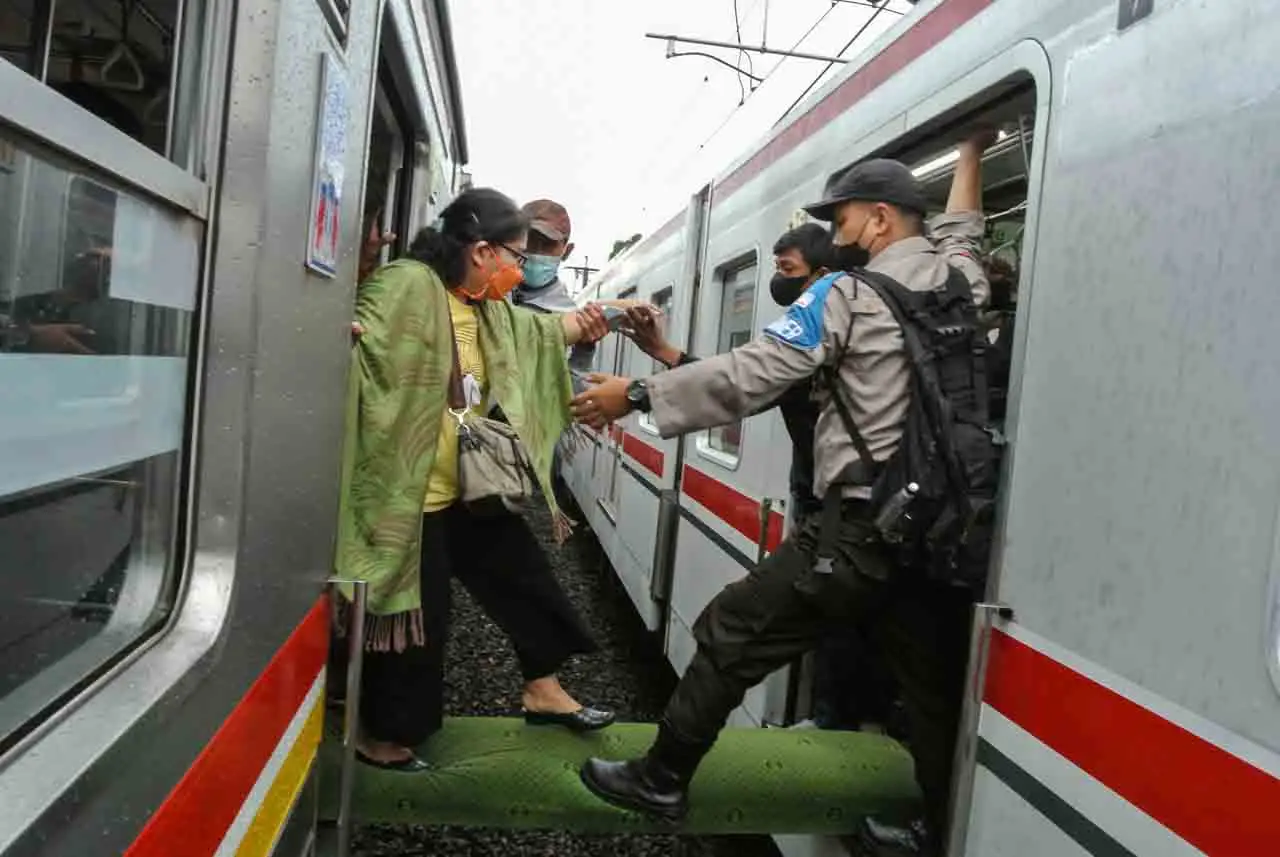 Gangguan Listrik KRL...