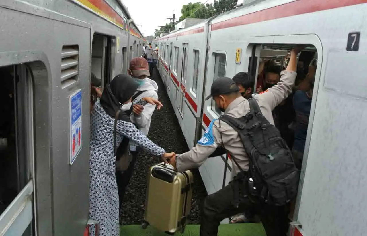 Gangguan Listrik KRL...