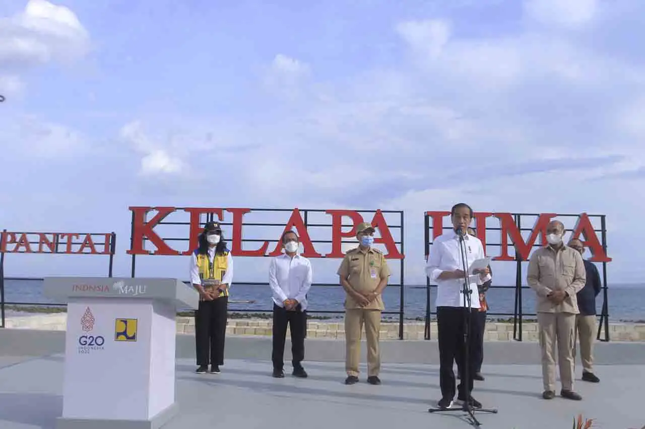 Presiden Jokowi Resmikan...