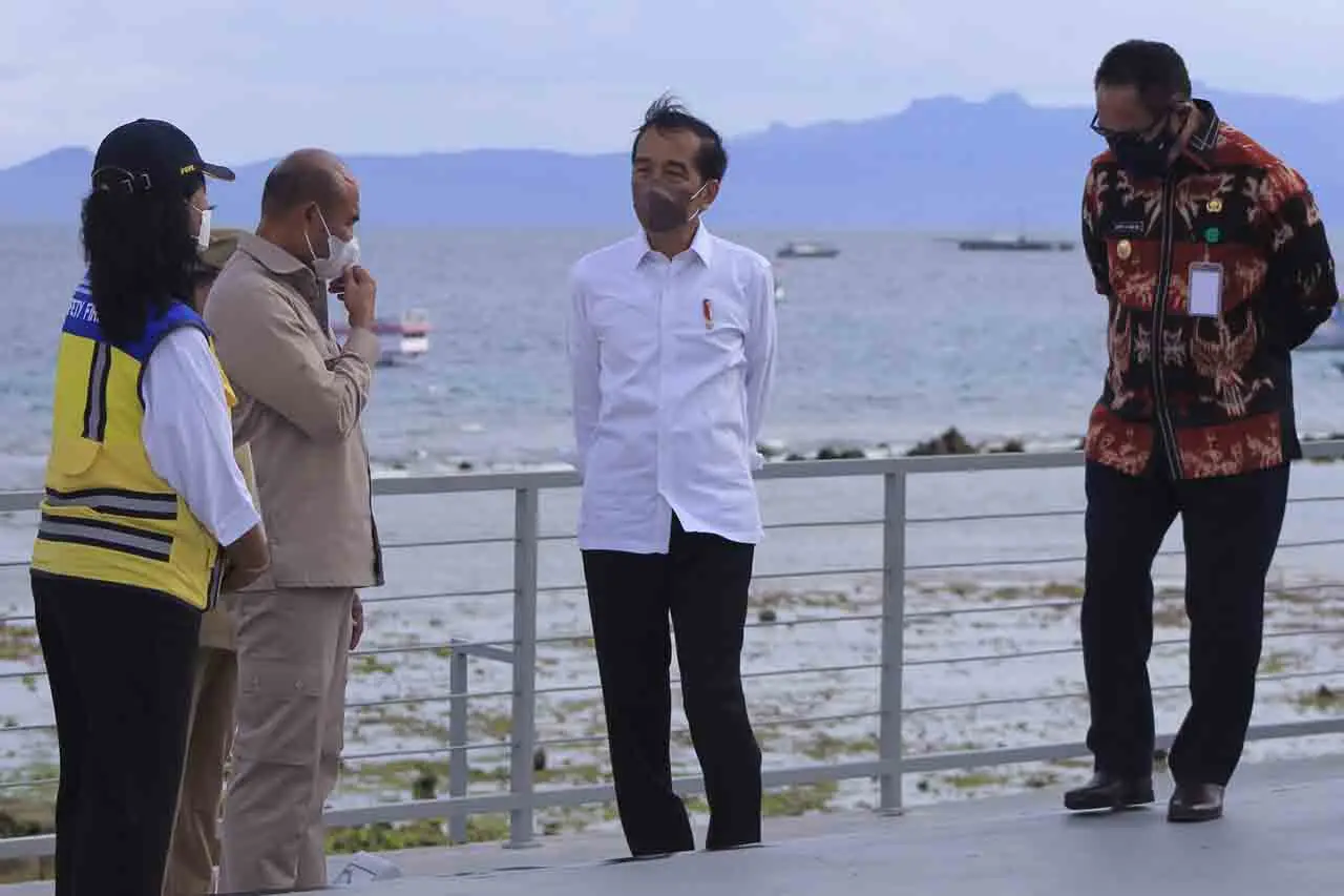 Presiden Jokowi Resmikan...