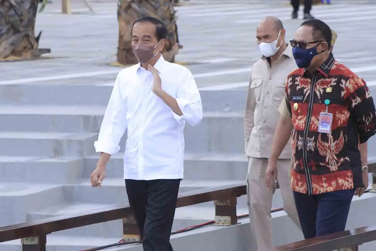 Presiden Jokowi Resmikan...