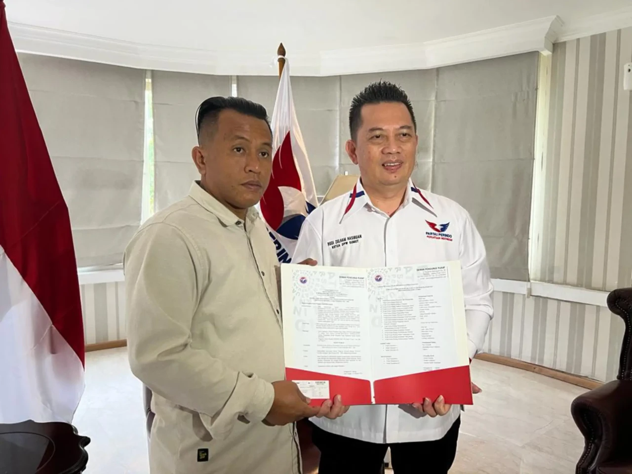 Perindo Serahkan SK...