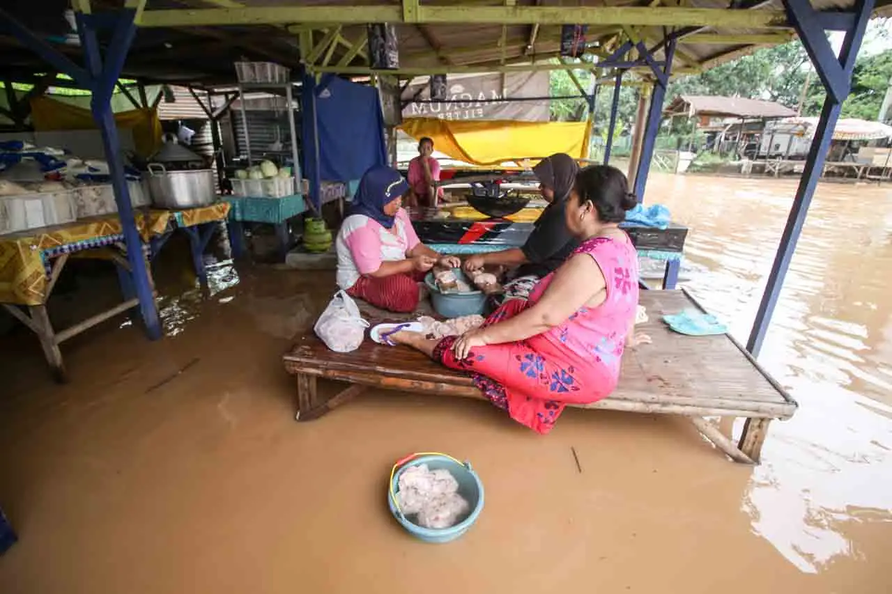 Banjir Akibat Luapan...