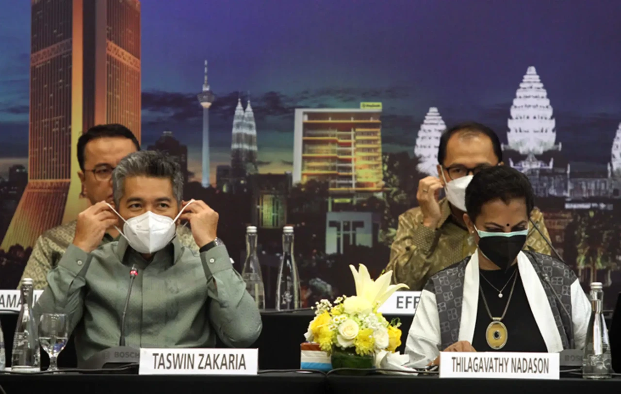 Maybank Raih Laba Bersih...