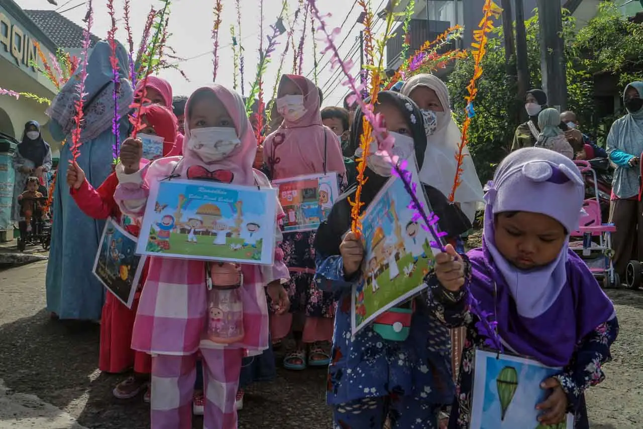 Pawai Anak Sambut Bulan...