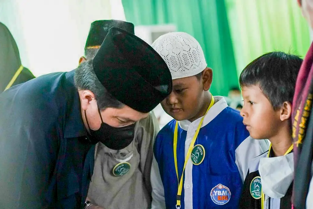 Erick Thohir Hadiri...