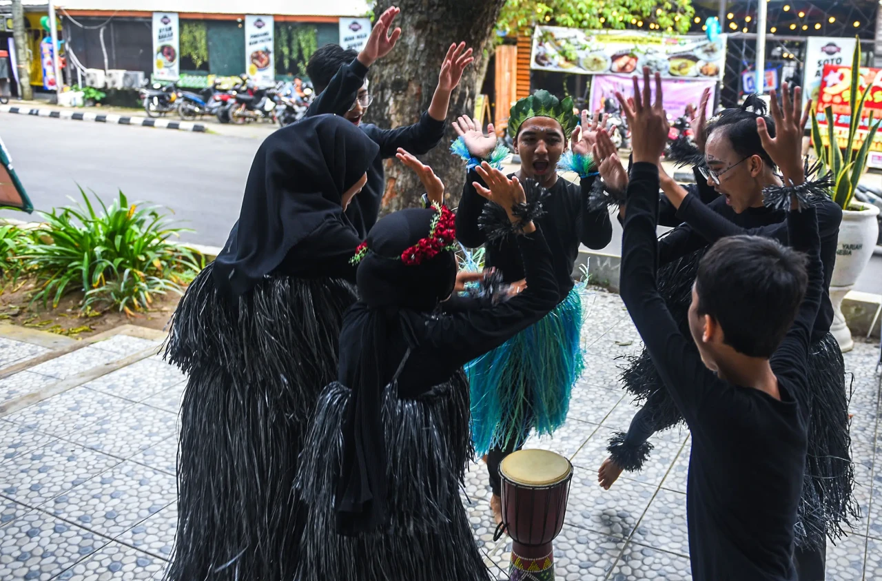 Pawai dan Penampilan...