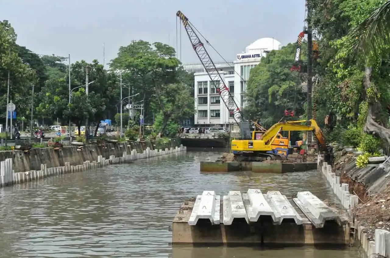 Pemasangan Turap di...