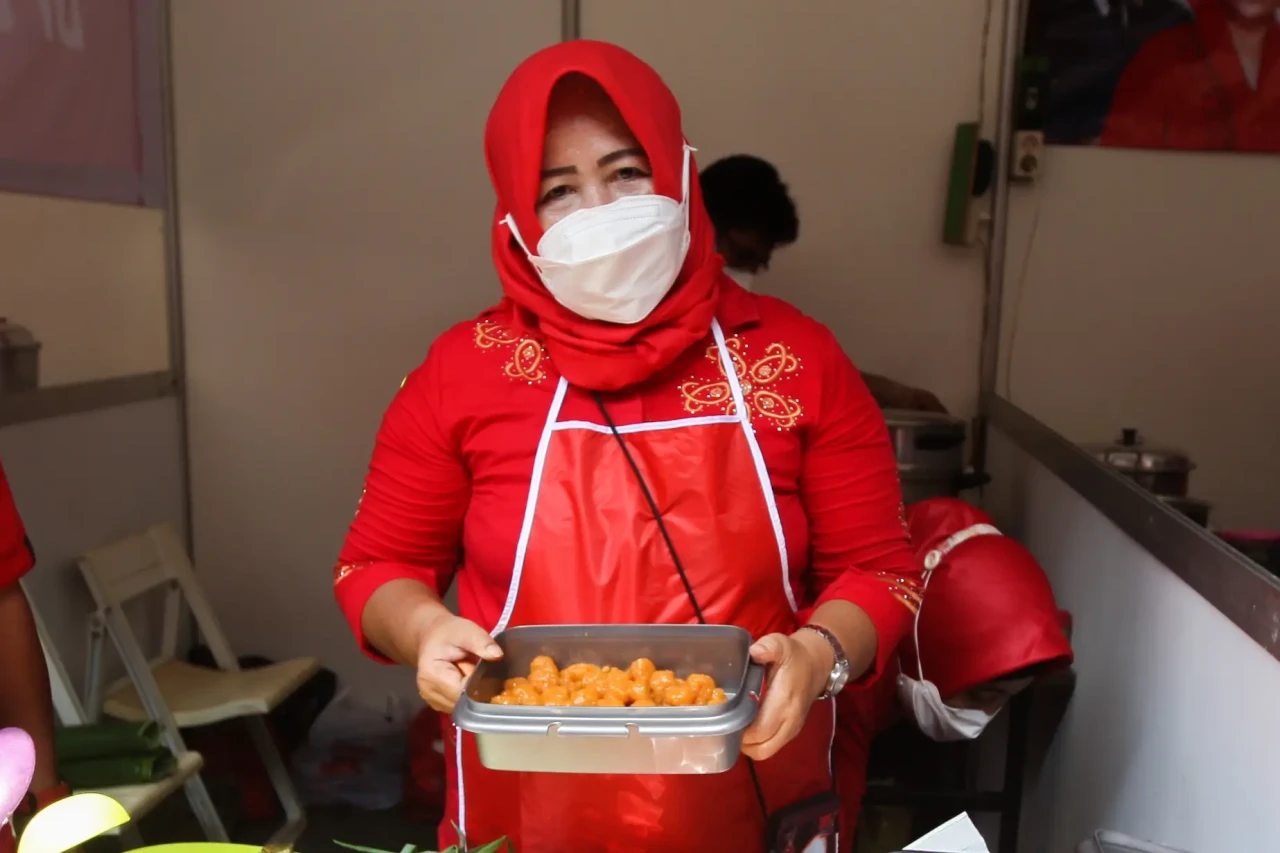 Aksi Ibu-ibu Kader PDIP...