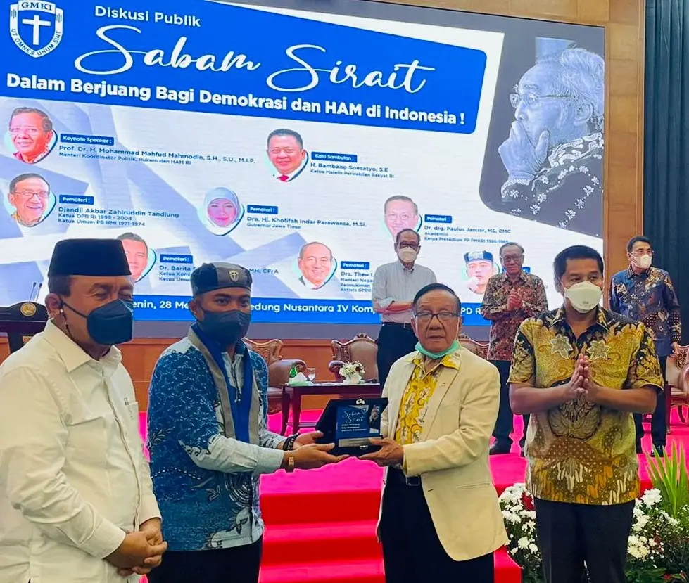 GMKI Gelar Diskusi Publik...