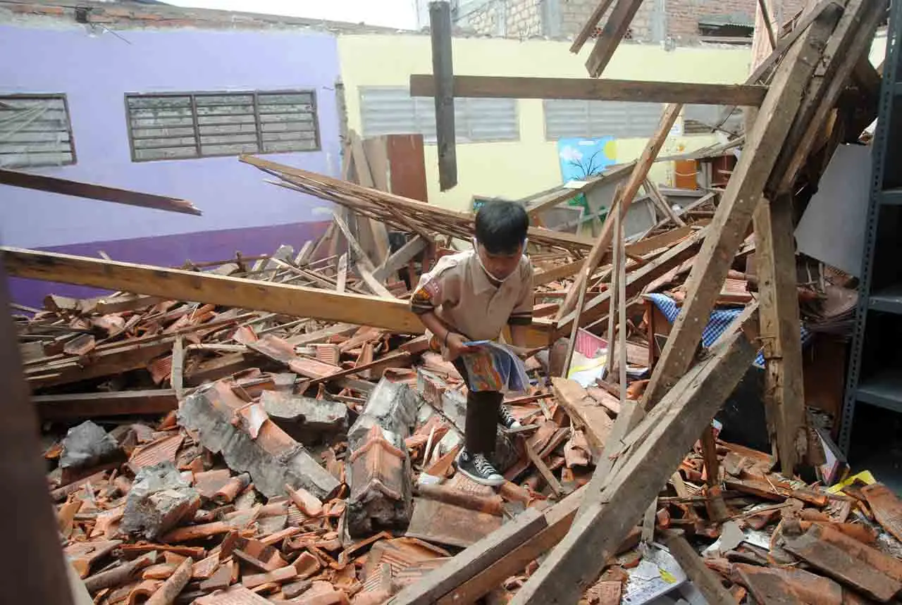Atap Bangunan SDN Ciheuleut...