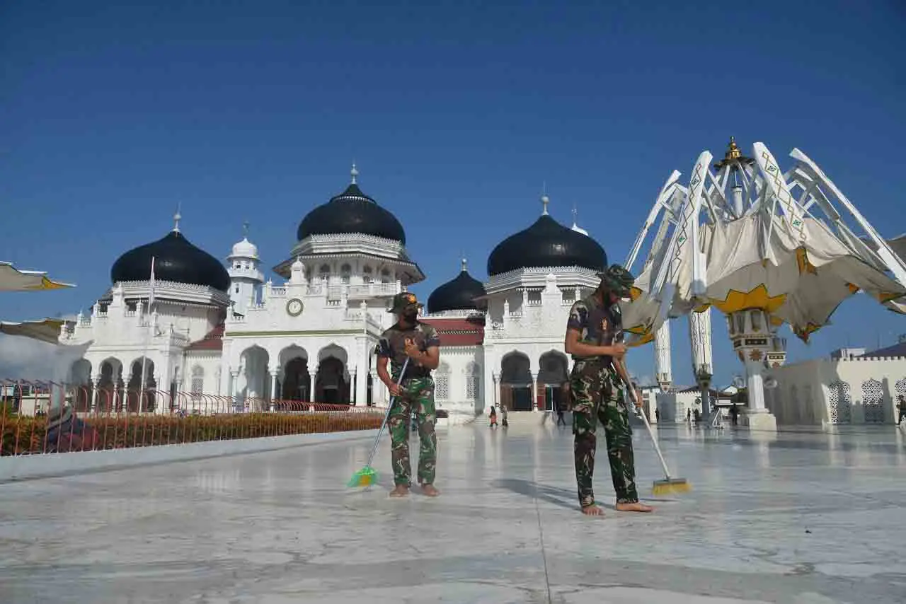 Sinergi TNI Bersihkan...