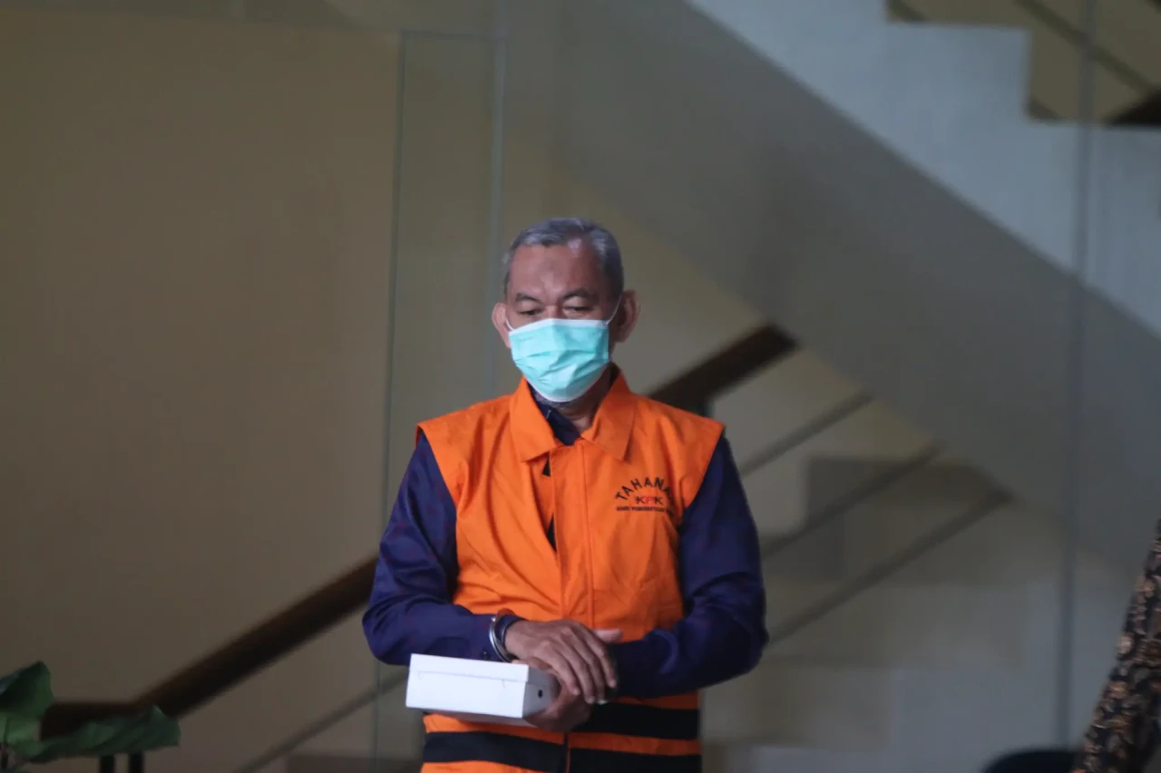 KPK Periksa Tersangka...