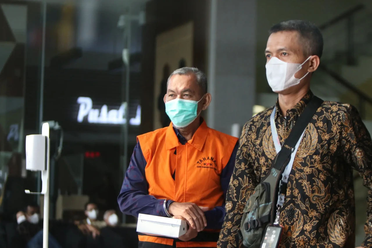 KPK Periksa Tersangka...