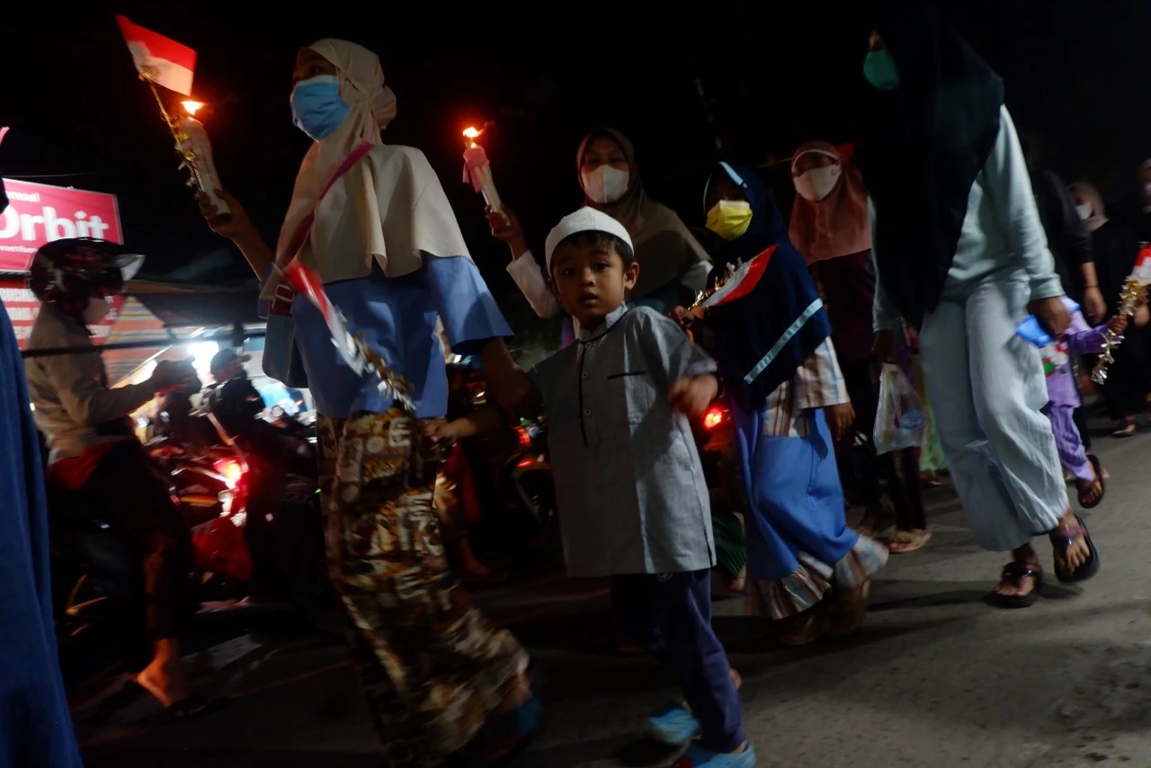 Kemeriahan Warga Gandul...
